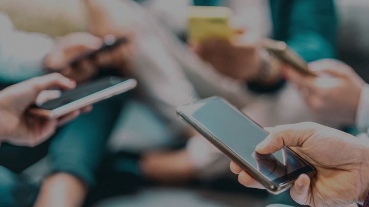 Poparazzi: come funziona il social "al contrario"