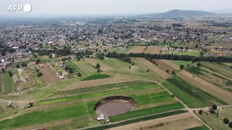Gigantesca voragine preoccupa il Messico