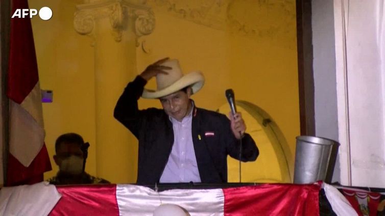 Elezioni in Peru', Castillo invita alla calma mentre il rivale lo accusa di frode