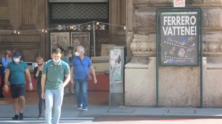 Calcio, "Ferrero vattene": Genova tappezzata da manifesti pagati da alcuni tifosi