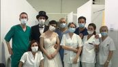 Si sposano, ma non sono vaccinati: lo strano regalo di nozze