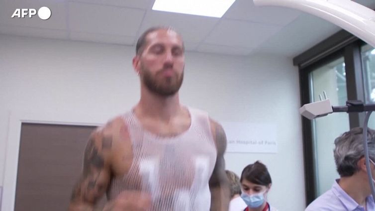 Sergio Ramos al Psg, visite mediche e autografi