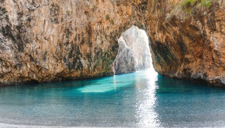 Arcomagno, la splendida spiaggia 'segreta' in Calabria