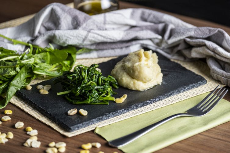 Puré di fave e cicorielle