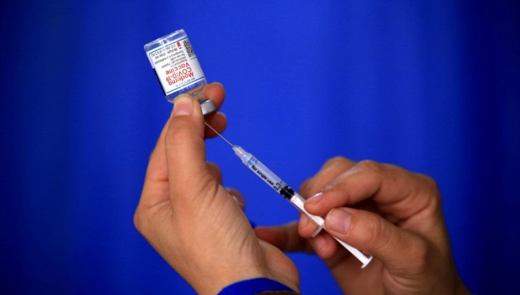 Covid, i vaccini Moderna potrebbero funzionare anche contro il cancro