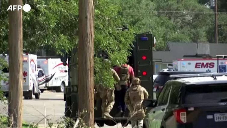 Sparatoria in Texas: un poliziotto muore e quattro colleghi rimangono feriti