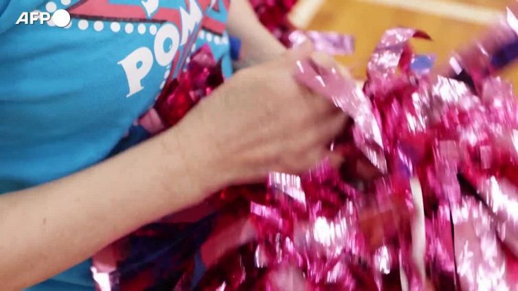 Il tifo non ha eta': nonna di 89 anni tra le cheerleader senior di Tokyo