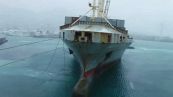 Il vento è così forte da strappare le corde della nave: il video incredibile