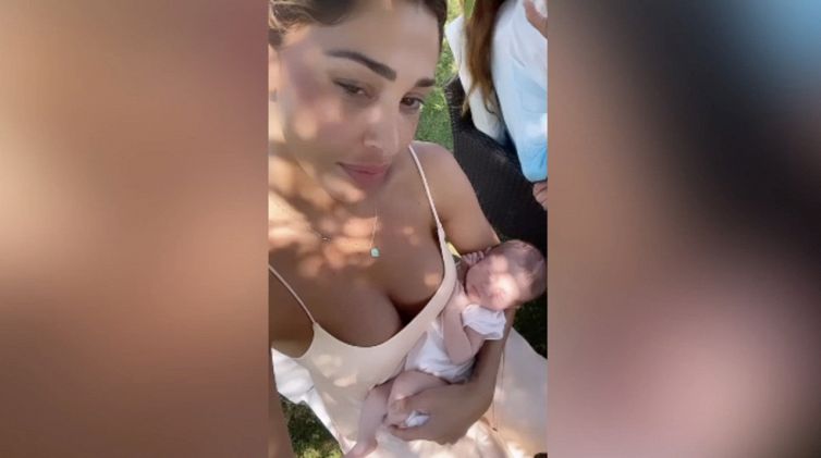 Belen Rodriguez con la figlia Luna Marì in vacanza: sono dolcissime