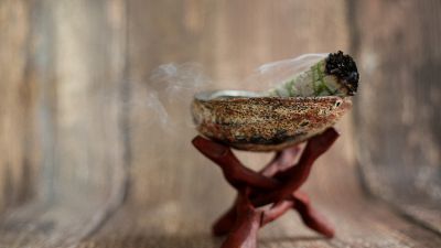 Le erbe ideali per preparare un profumatissimo smudge