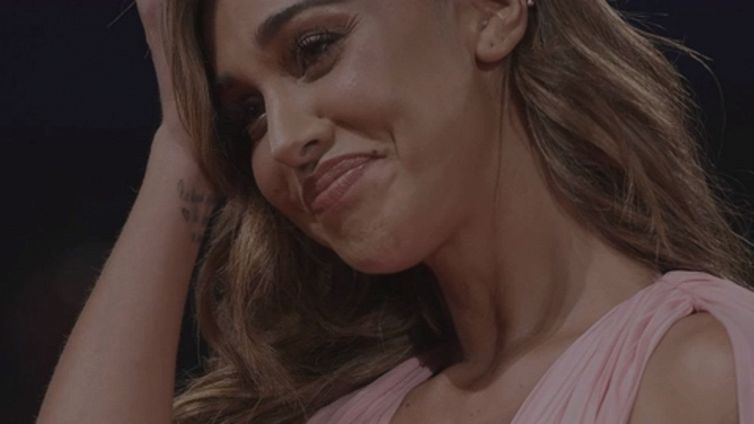 Belen Rodriguez al lavoro dopo il parto: commenta Maurizio Costanzo