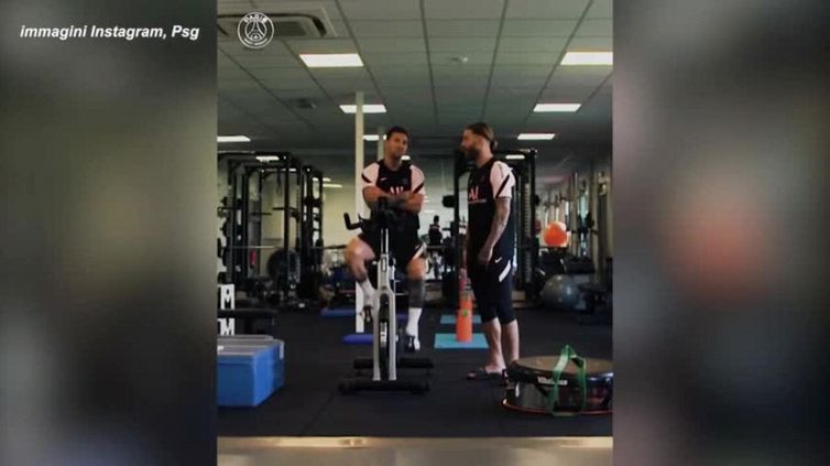 Psg, il primo allenamento di Messi con il club francese