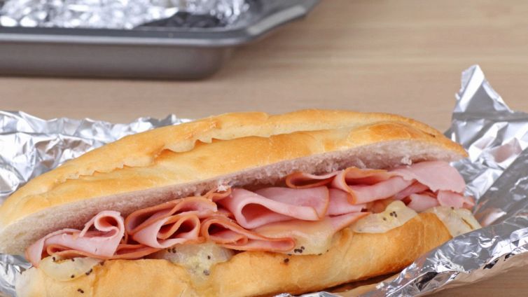Perché non devi mettere i panini nell'alluminio