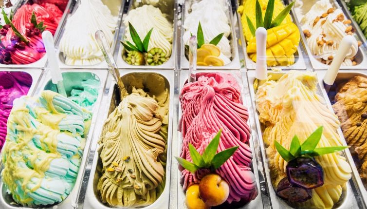 In una gelateria c’è anche il gelato al gusto di green pass