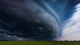 Shelf cloud: cosa sono le gigantesche nuvole mensola