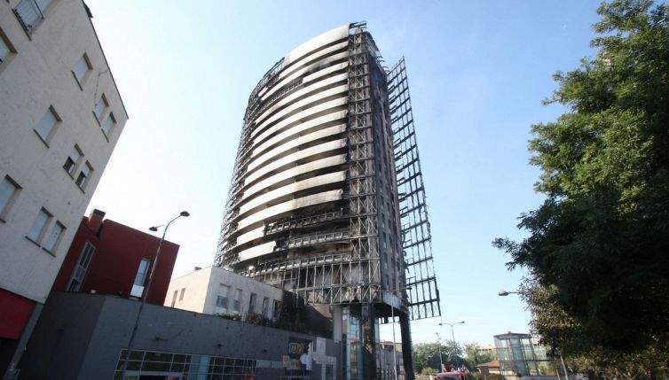 Incendio a Milano, quanto costano gli appartamenti del palazzo andato a fuoco