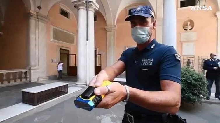 Ecco il nuovo strumento 'da cow-boy' per la polizia italiana