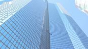 Lo "spiderman" francese scala il grattacielo: protesta contro il Green pass