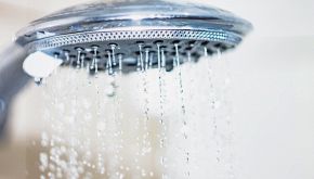 Soffione della doccia, ogni quanto va pulito e le ragioni