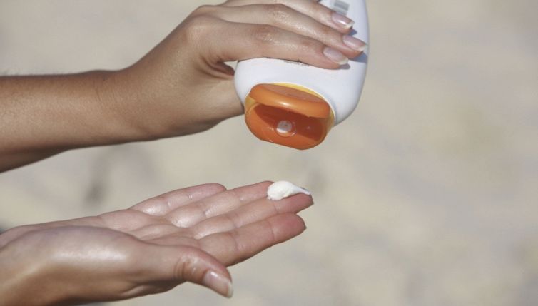 Crema solare avanzata: 6 modi per riutilizzarla