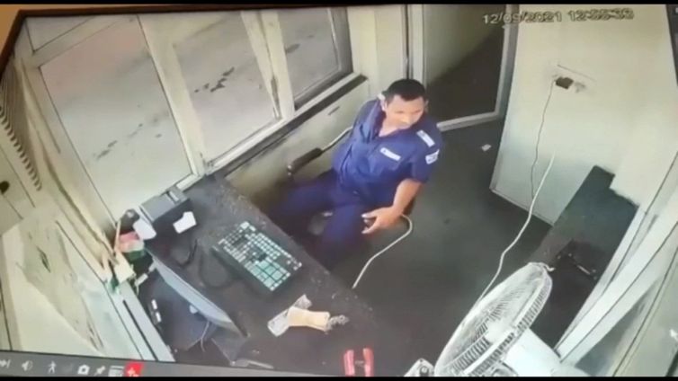 Paura al casello autostradale: accade l'incredibile