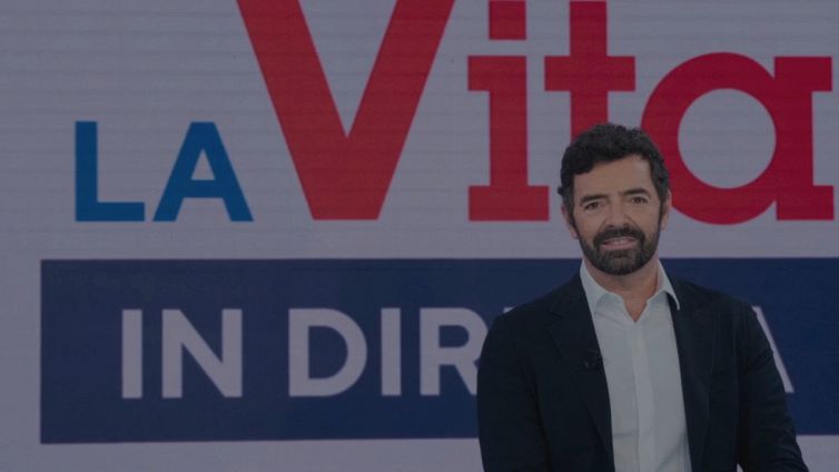 Alberto Matano: il ritorno con La vita in diretta e l’allusione alla D’Urso