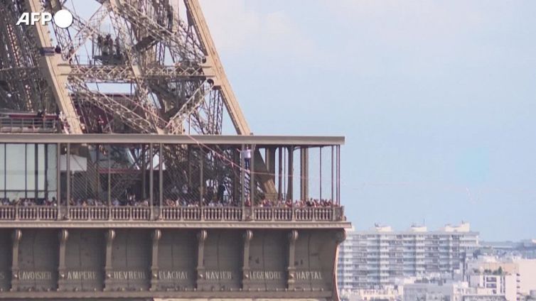 La traversata del funambolo francese Nathan Paulin: una camminata di 600 metri