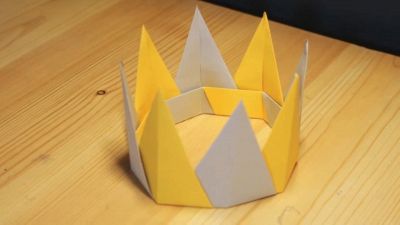 Come creare una fantastica corona di carta