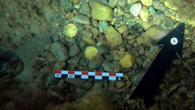 Trovano antiche monete romane: la scoperta incredibile