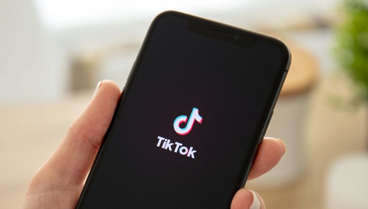TikTok influisce su dove andiamo a mangiare: il sondaggio