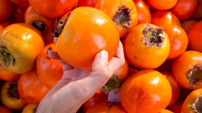 Il caco, un frutto autunnale che fa bene al cuore