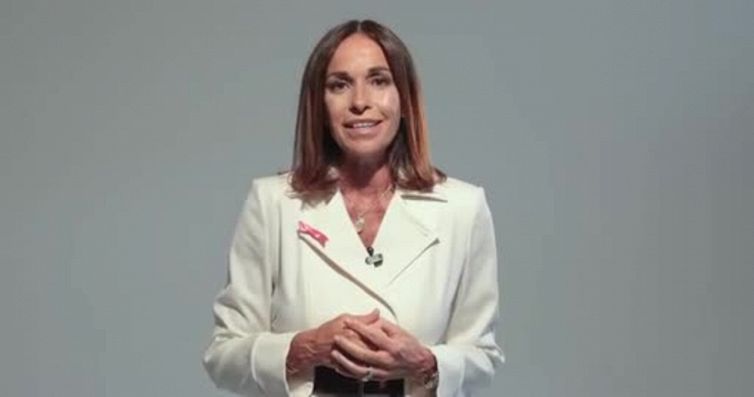 Cristina Parodi, madrina del Nastro Rosa AIRC