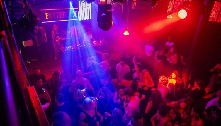 Discoteche, teatri, cinema: le nuove regole per poter riaprire