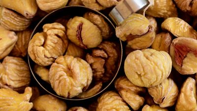 5 trucchi per sbucciare le castagne facilmente