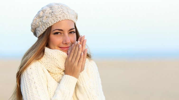 Mani e piedi freddi: 5 rimedi naturali che ti aiutano
