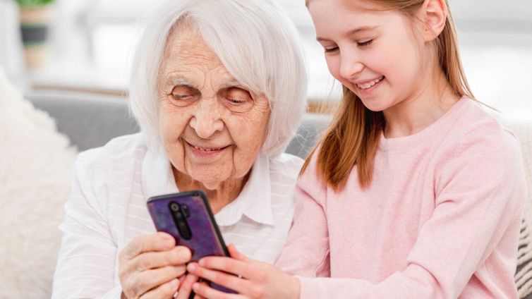 Quando i bambini insegnano agli anziani