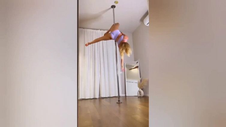 La pole dance di Valentina Ferragni su Instagram