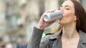 Bere dalle lattine di alluminio fa male? La risposta della scienza