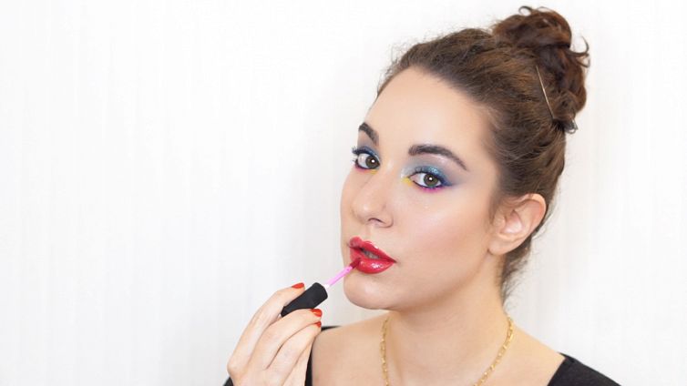 Trucco colorato azzurro, rosa e giallo