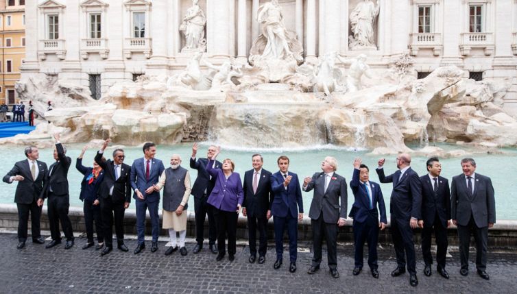 Moneta speciale per il G20, il lancio nella Fontana di Trevi