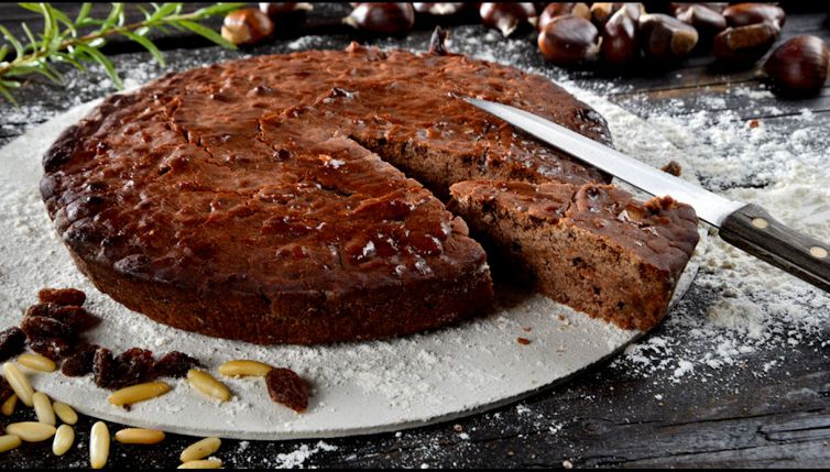 La ricetta per il castagnaccio, il dolce di farina di castagne