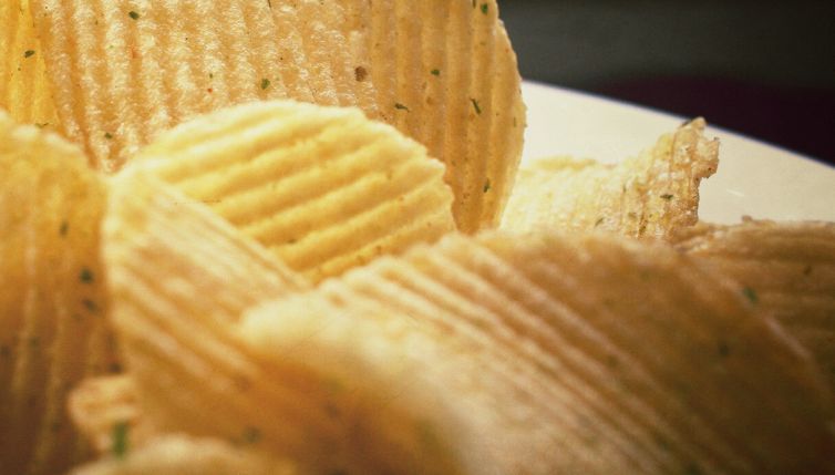 Perché alcune patatine sono un po' verdi?