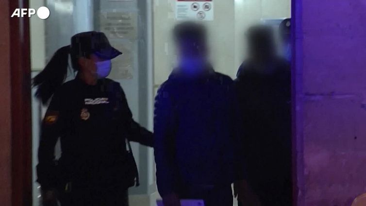 Maiorca, la polizia arresta 12 passeggeri in fuga dopo atterraggio di emergenza
