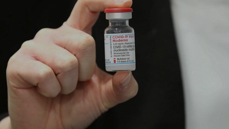 Francia e Germania, stop vaccino Moderna per gli under 30: i motivi