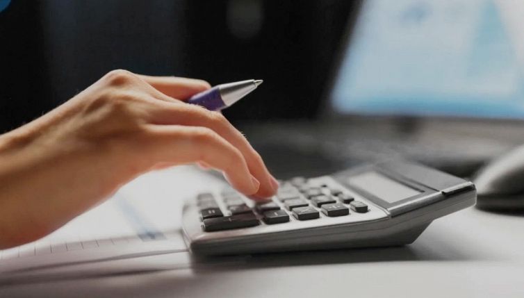 Partite Iva, quando arriva il contributo a fondo perduto fino a 150 mila euro