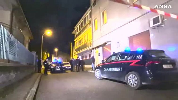 Vetralla, bambino di 10 anni ucciso in casa con una coltellata alla gola