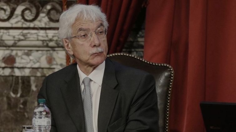 Tim, 40mila posti a rischio: scontro sui conti