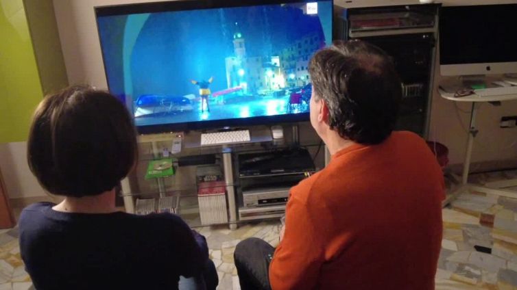 Blanca, i genitori di Maria Chiara Giannetta parlano con la figlia durante la prima puntata della fiction