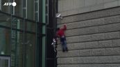 Francoforte, due scalatori francesi salgono in vetta al grattacielo Skyper