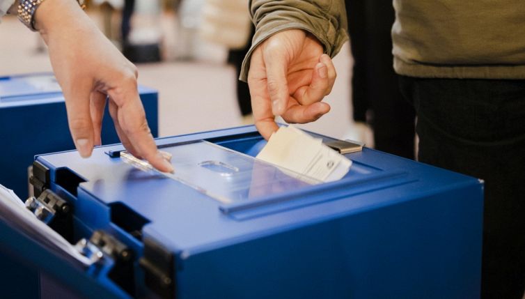 Svizzera, il voto sul Green pass: al referendum vince il Sì